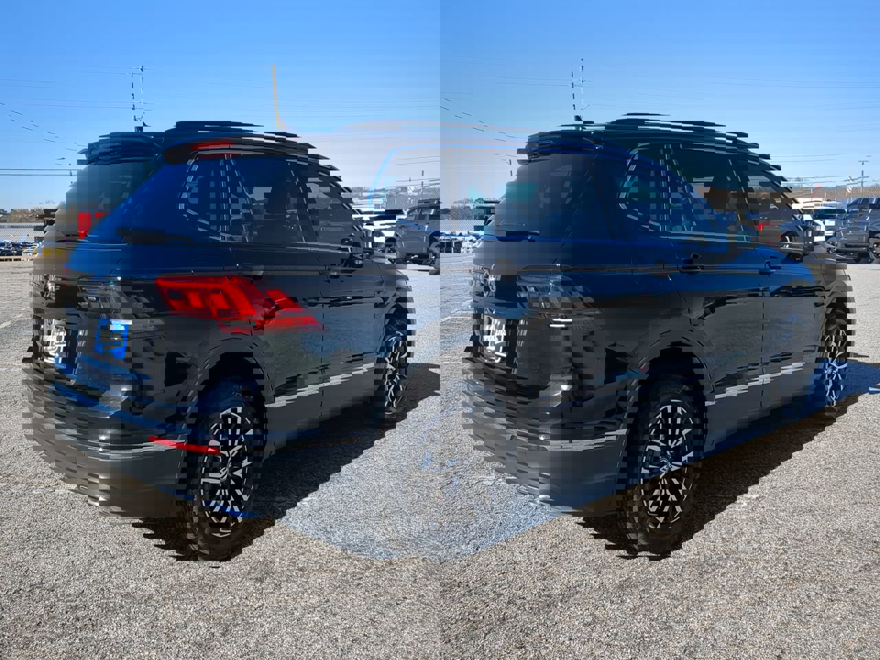 Used 2021 Volkswagen Tiguan SE image 4