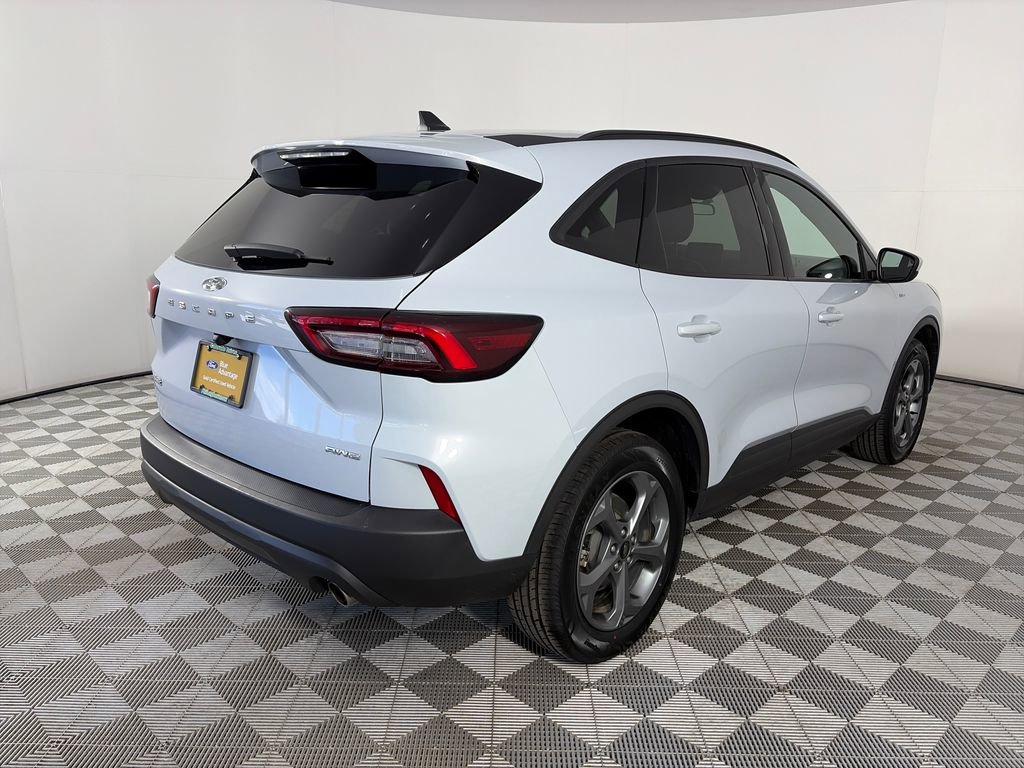 Certified 2025 Ford Escape ST-Line Select AWD/4WD image 7