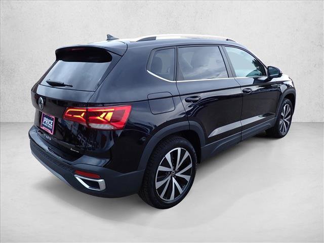 Used 2023 Volkswagen Taos SE w/ Panoramic Sunroof Package AWD/4WD image 4