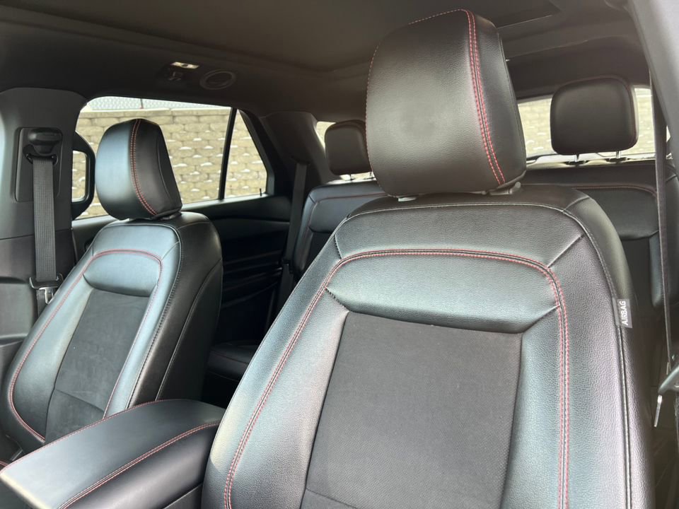 Certified 2022 Ford Explorer ST-Line w/ Class IV Trailer Tow Package image 20