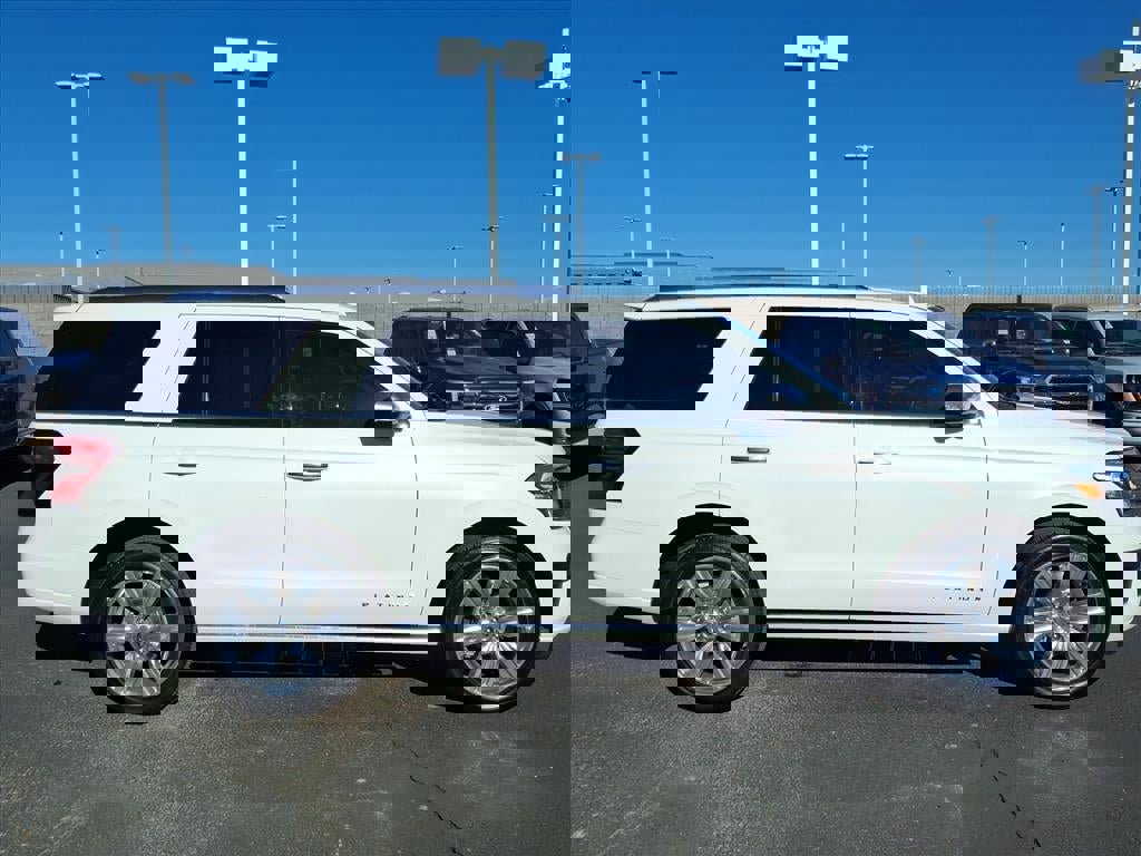 Certified 2023 Ford Expedition Platinum image 3