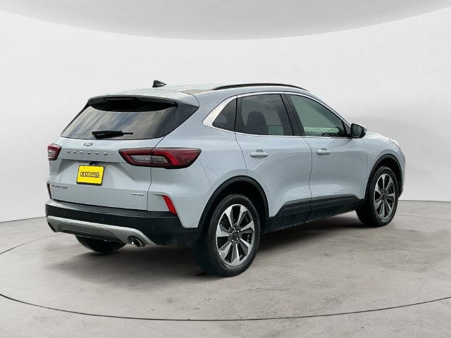 Certified 2025 Ford Escape Platinum AWD/4WD image 5