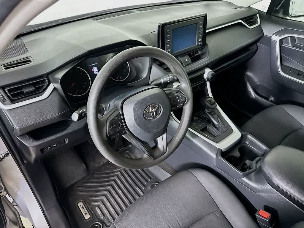 Used 2019 Toyota RAV4 LE FWD image 3
