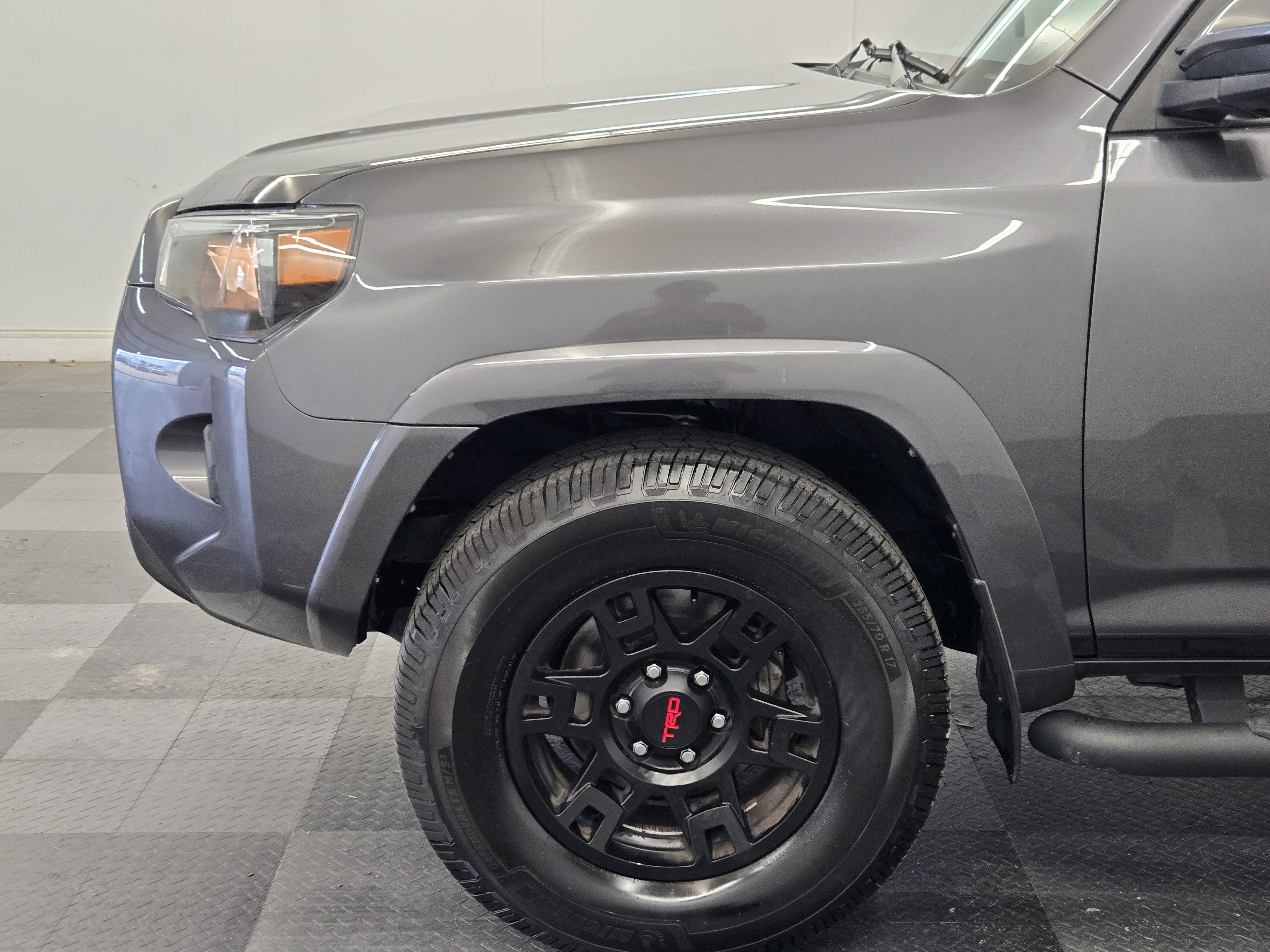Used 2022 Toyota 4Runner SR5 Premium w/ Moonroof Package AWD/4WD image 9