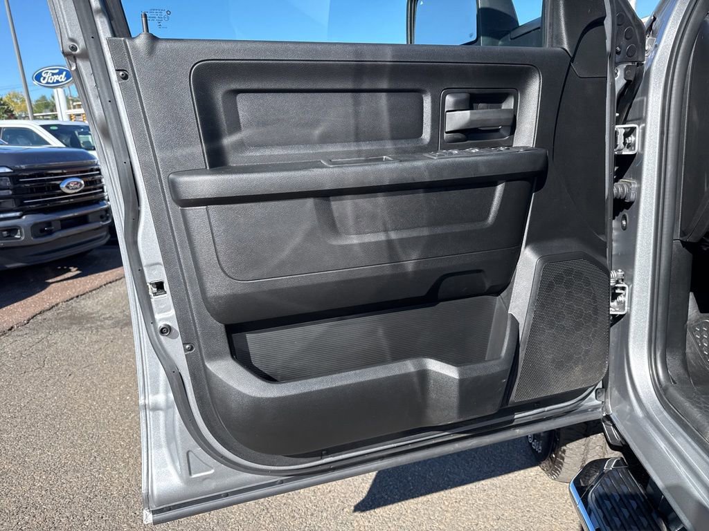 Used 2024 RAM 2500 Tradesman w/ Chrome Appearance Group image 17