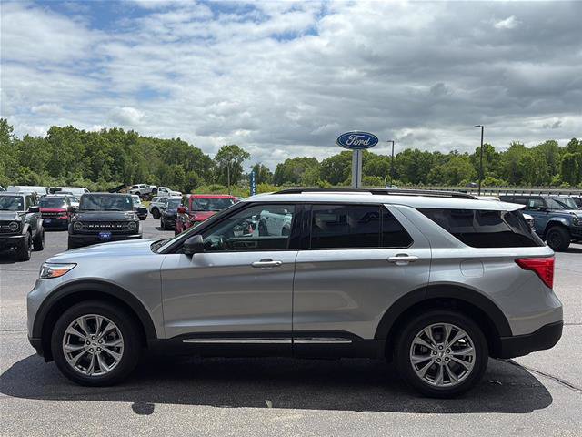 Certified 2023 Ford Explorer XLT w/ Equipment Group 202A AWD/4WD image 4