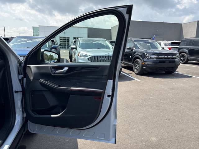 Certified 2025 Ford Escape ST-Line Select AWD/4WD image 14