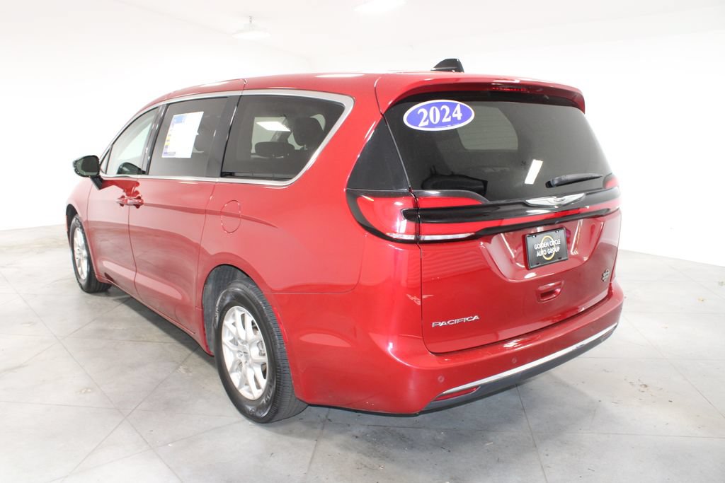 Used 2024 Chrysler Pacifica Touring-L FWD image 8