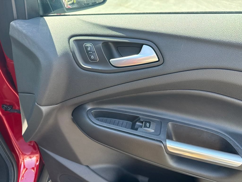 Certified 2019 Ford Escape SE FWD image 37