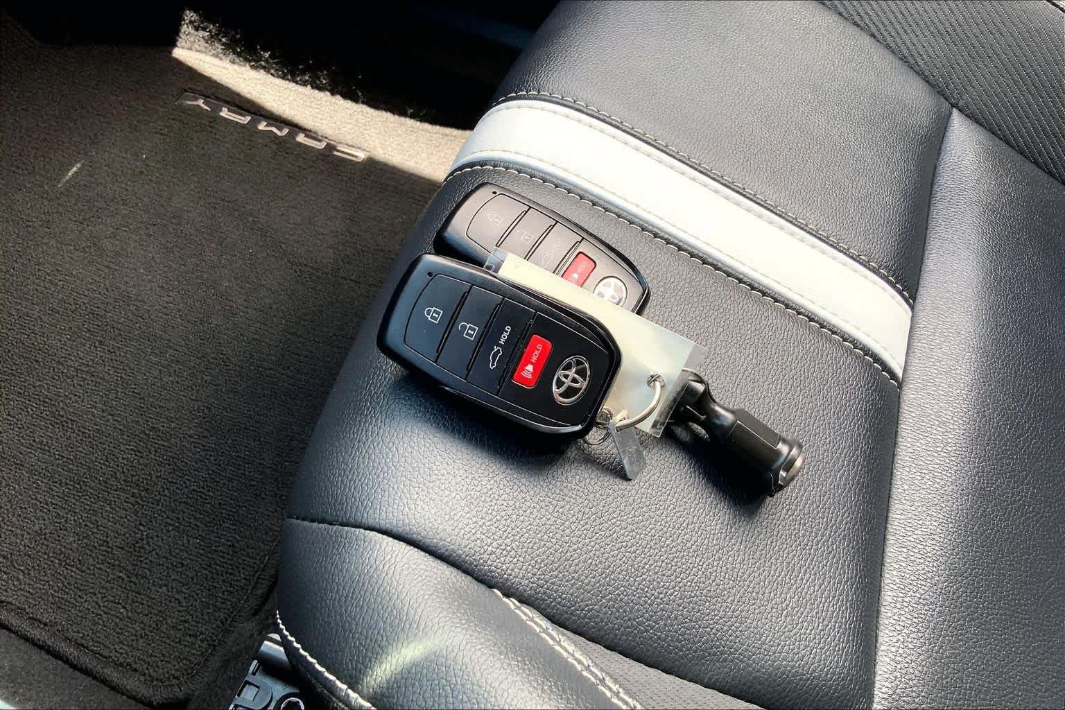 Used 2025 Toyota Camry SE w/ Convenience Package FWD image 14