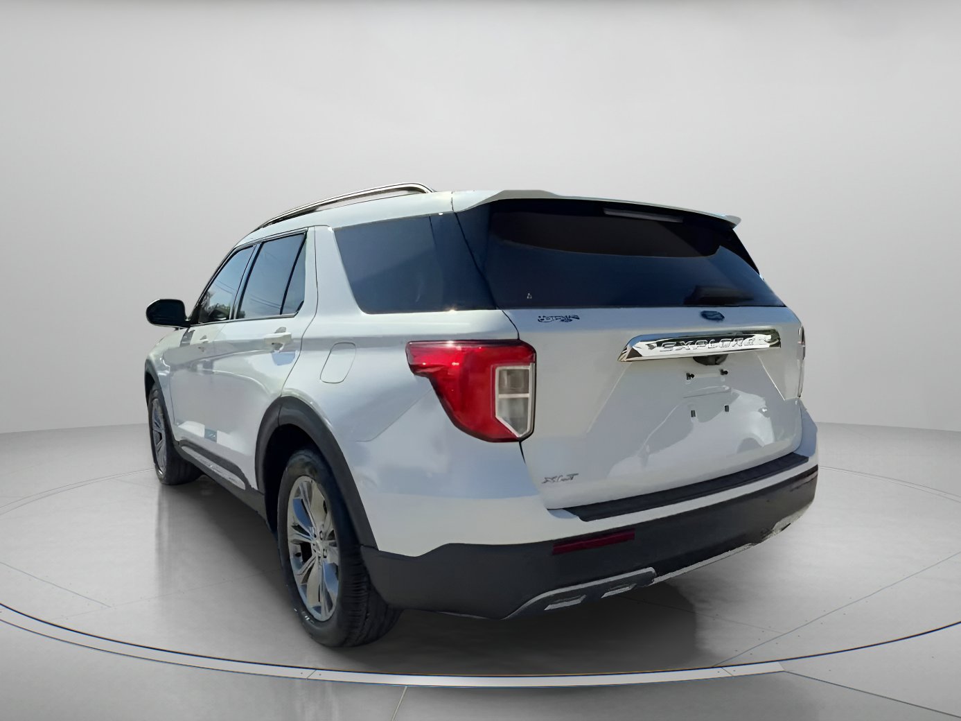 Certified 2022 Ford Explorer XLT w/ Equipment Group 202A image 20