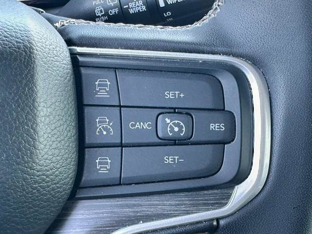 Used 2023 Jeep Wagoneer L Series II AWD/4WD image 21