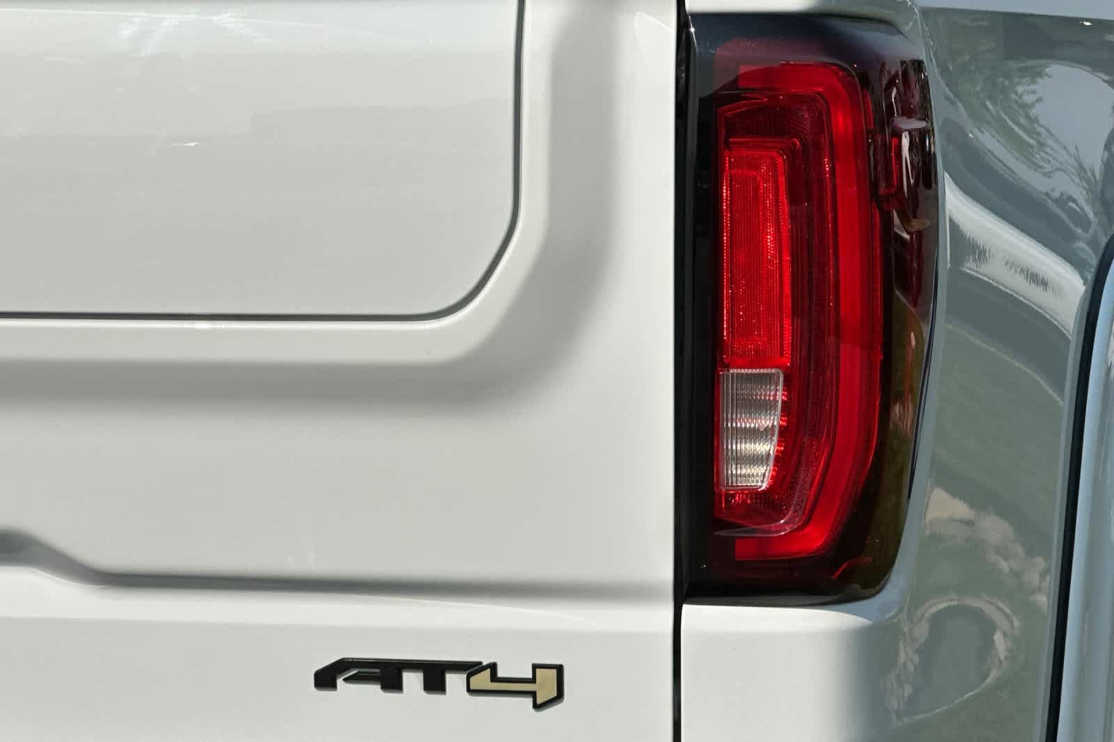 Used 2020 GMC Sierra 1500 AT4 w/ AT4 Premium Package AWD/4WD image 26