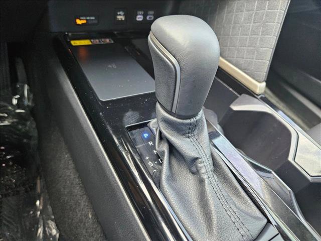 Used 2025 Toyota Camry XLE FWD image 12
