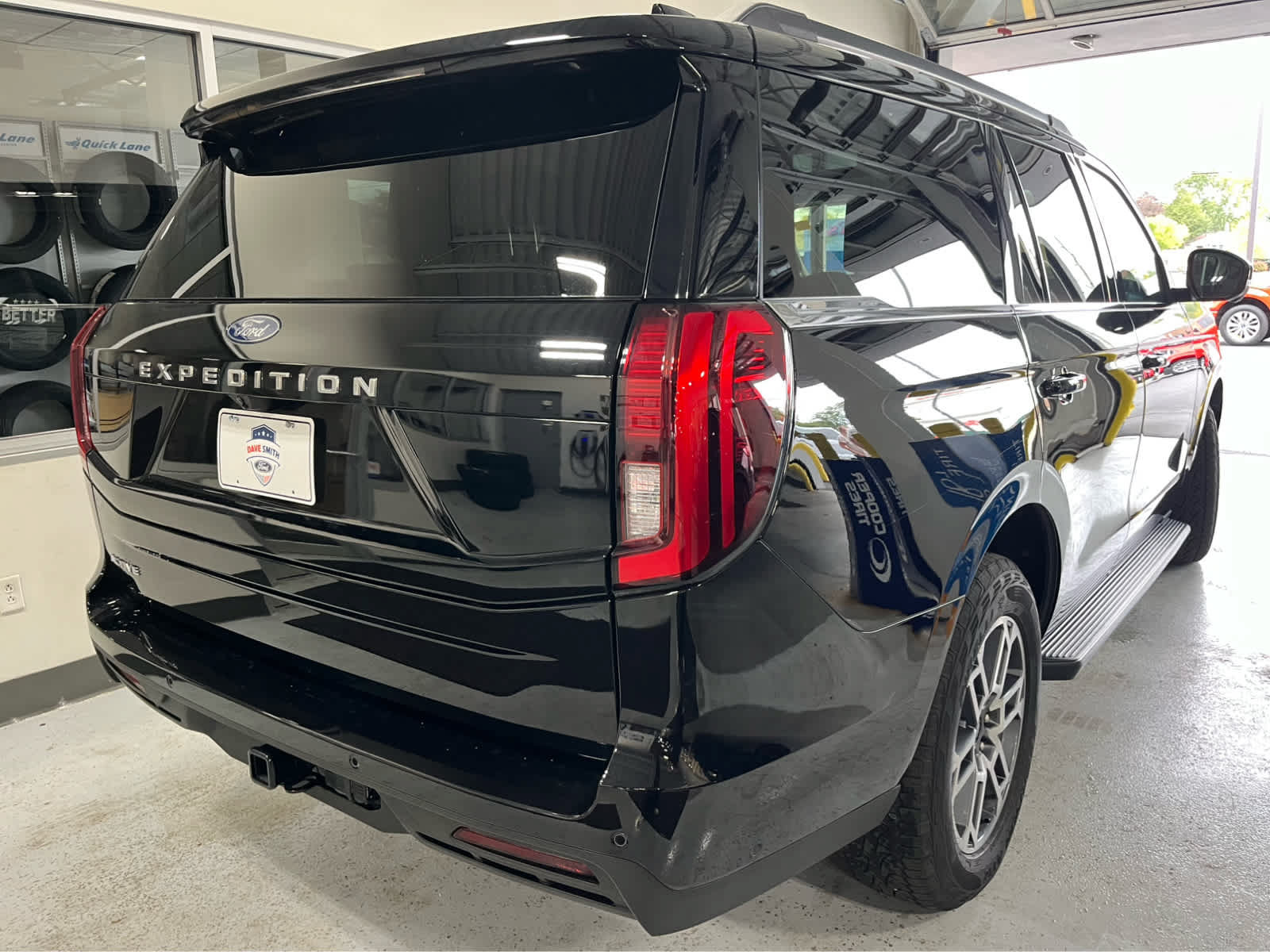 Certified 2025 Ford Expedition Active AWD/4WD image 12