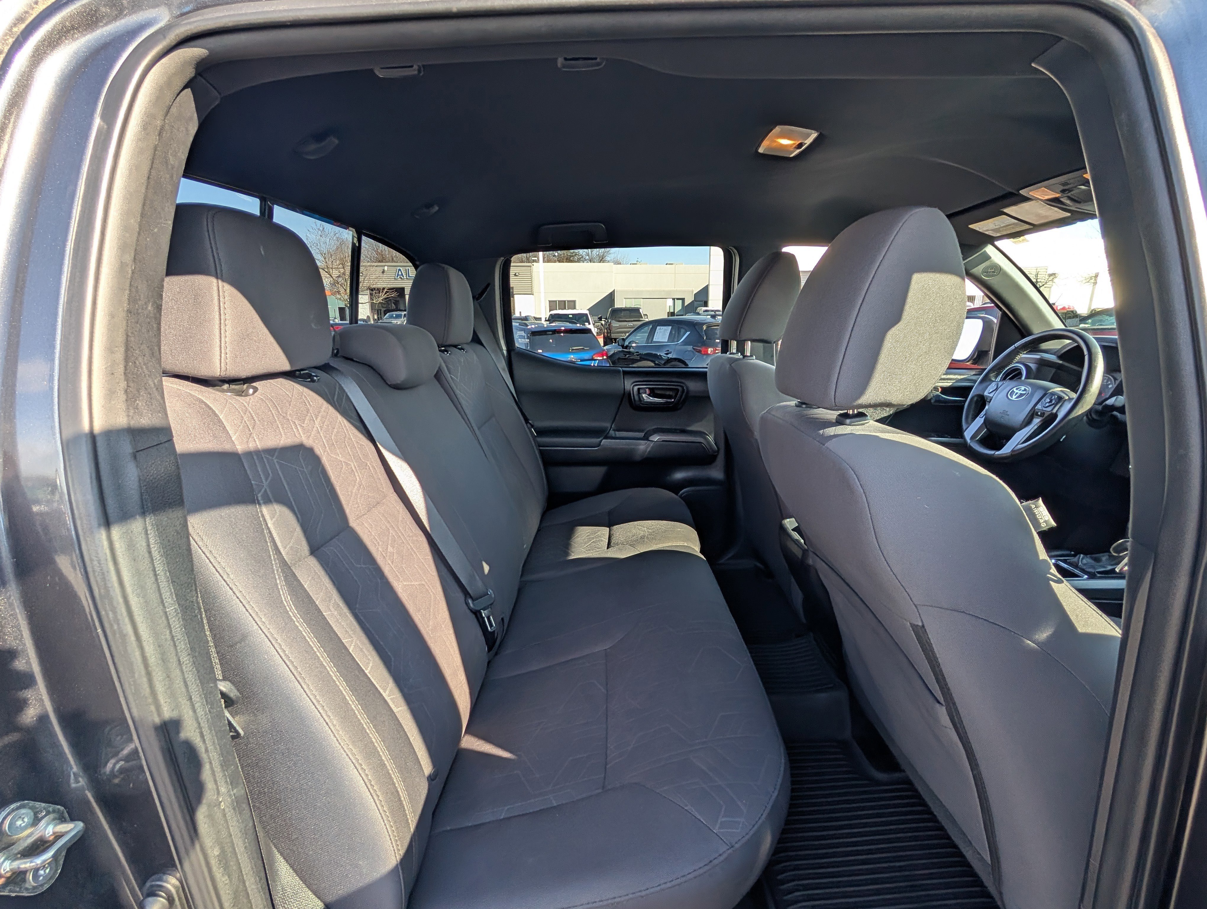 Used 2017 Toyota Tacoma TRD Sport w/ Tow Package image 11