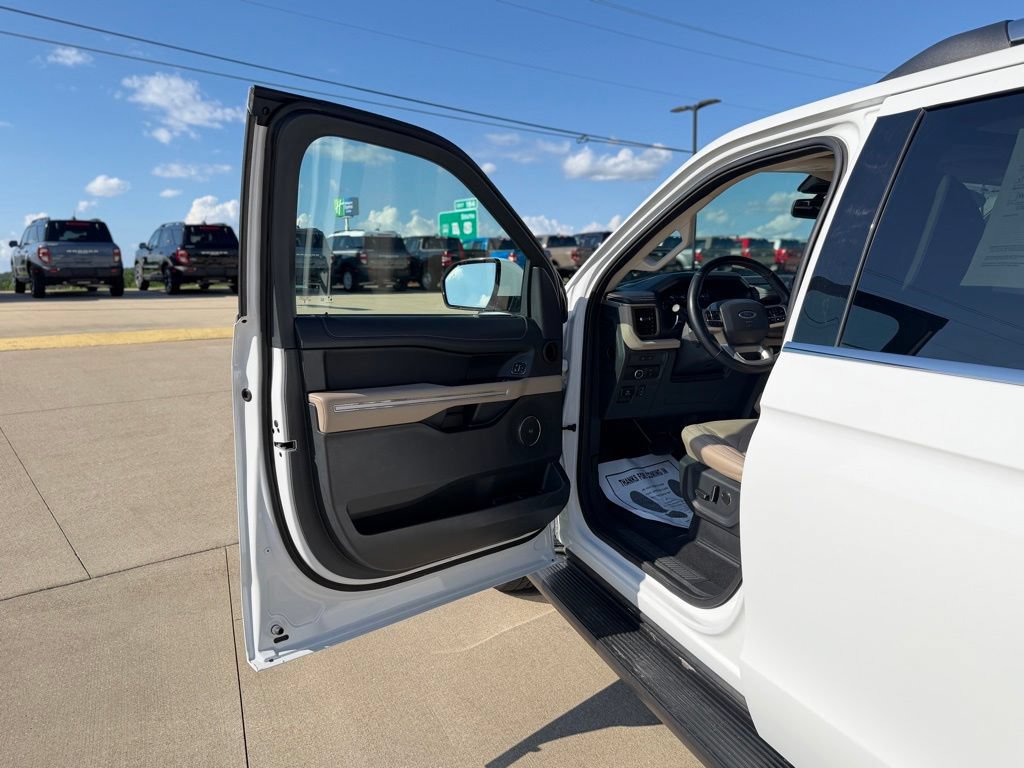Certified 2024 Ford Expedition Limited AWD/4WD image 10