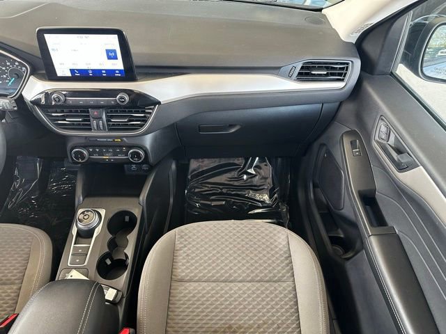 Certified 2022 Ford Escape SE w/ SE Sport Appearance Package image 11