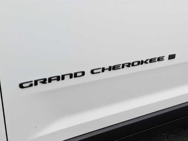 Used 2023 Jeep Grand Cherokee Altitude image 12