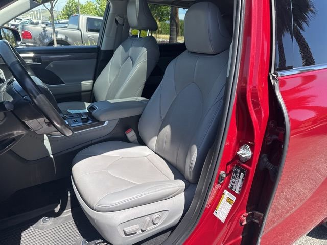 Used 2022 Toyota Highlander Limited AWD/4WD image 11