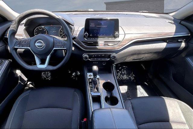 Used 2025 Nissan Altima 2.5 SV FWD image 7