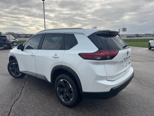 Used 2024 Nissan Rogue SV w/ SV Premium Package AWD/4WD image 7