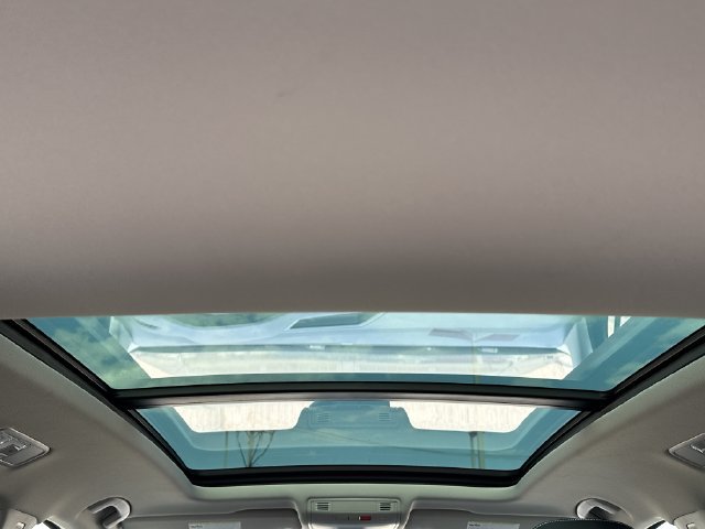 Used 2023 Volkswagen Tiguan SE AWD/4WD image 11