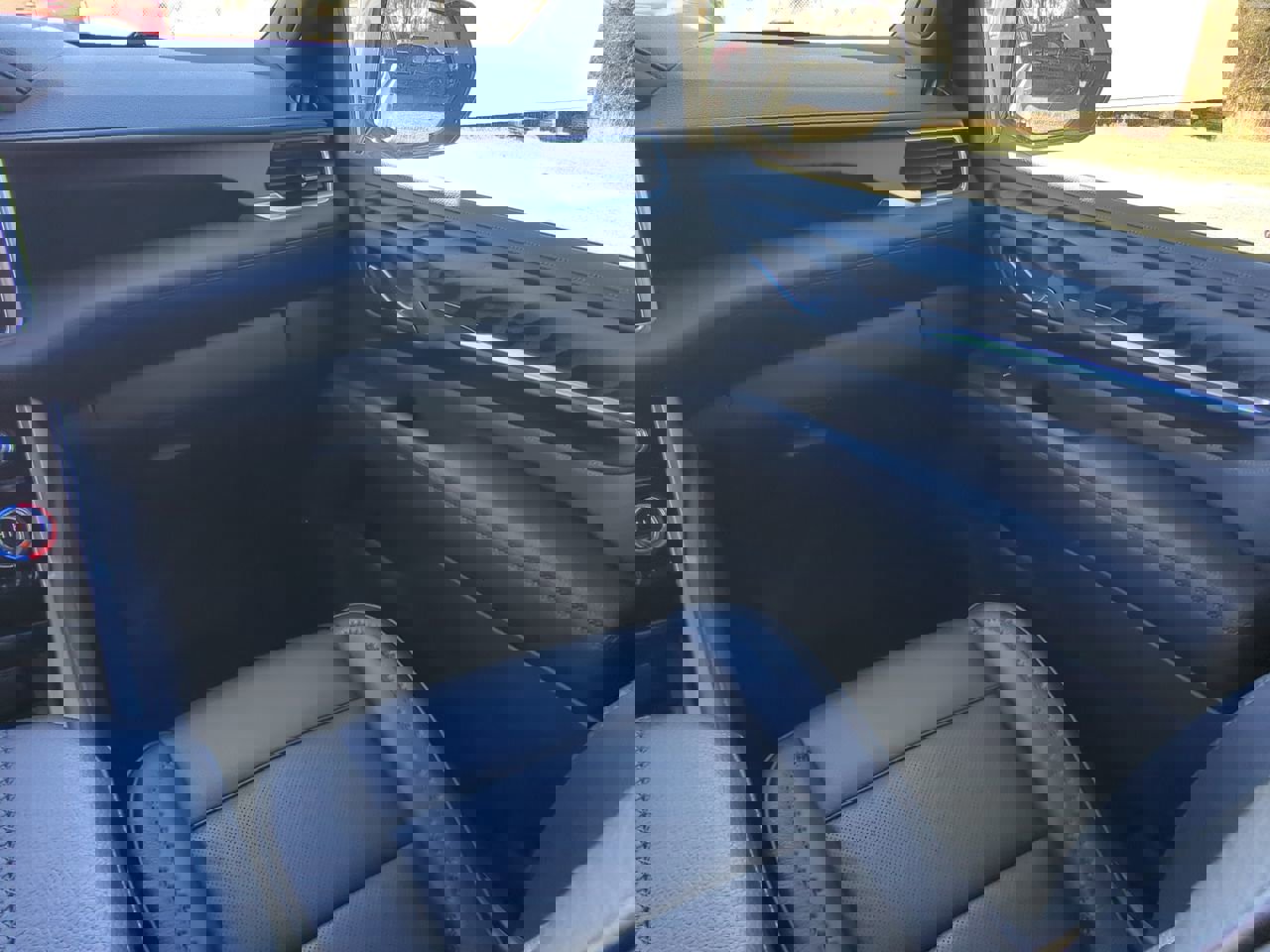 Used 2021 GMC Yukon Denali w/ Denali Premium Package image 15