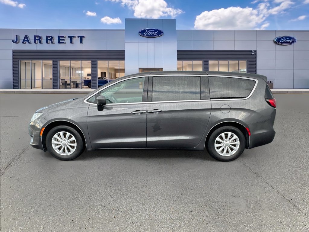 Used 2019 Chrysler Pacifica Touring Plus w/ Advanced Safetytec Group FWD image 4