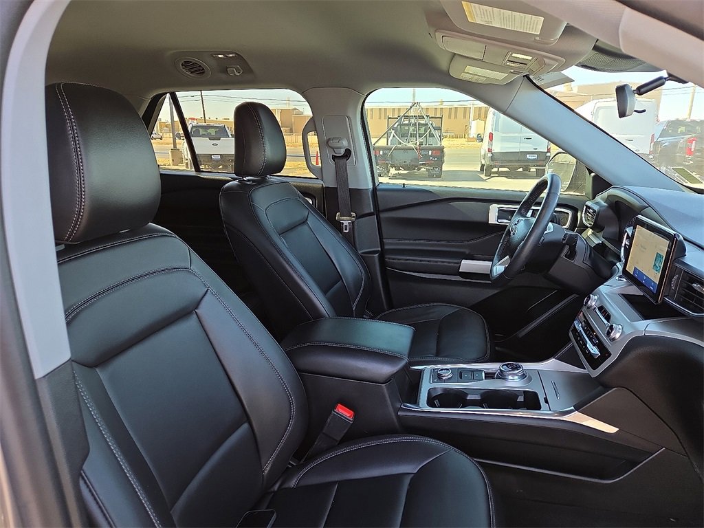 Certified 2023 Ford Explorer XLT w/ Equipment Group 202A image 15