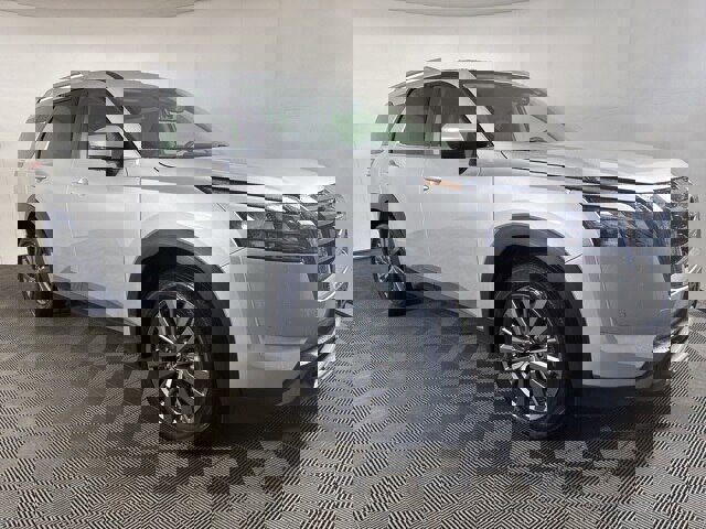 Used 2025 Nissan Pathfinder SL w/ SL Premium Package image 8