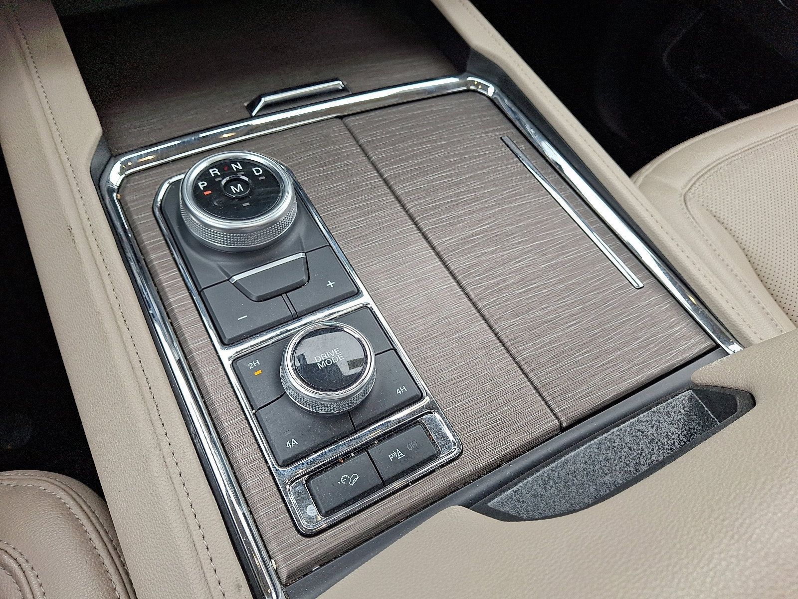 Certified 2024 Ford Expedition Limited AWD/4WD image 18