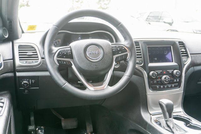 Used 2018 Jeep Grand Cherokee Laredo AWD/4WD image 13