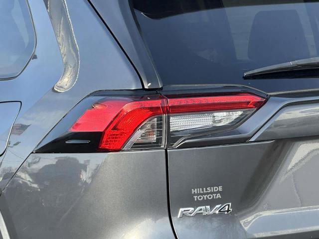 Used 2021 Toyota RAV4 XLE AWD/4WD image 12