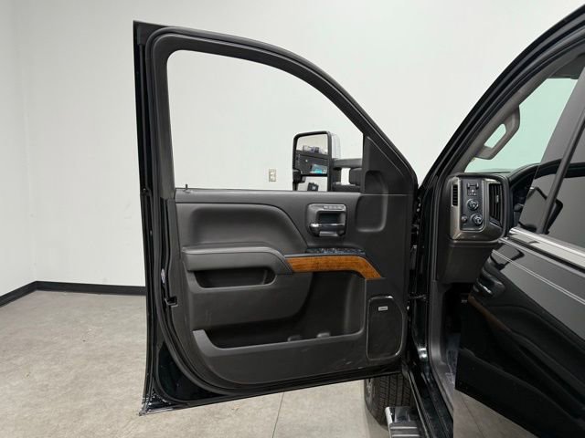 Used 2019 Chevrolet Silverado 2500 High Country w/ Duramax Plus Package image 14