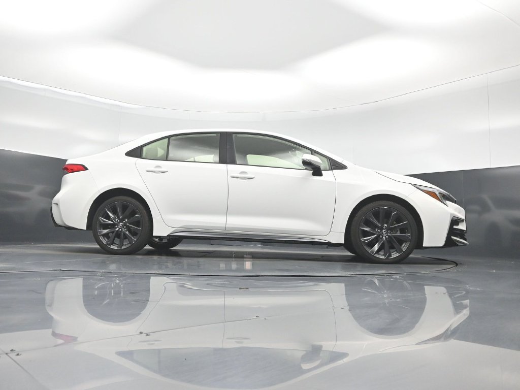 Used 2025 Toyota Corolla SE w/ SE Premium Package FWD image 46