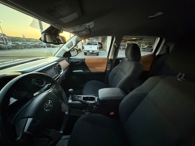 Used 2018 Toyota Tacoma SR5 AWD/4WD image 4