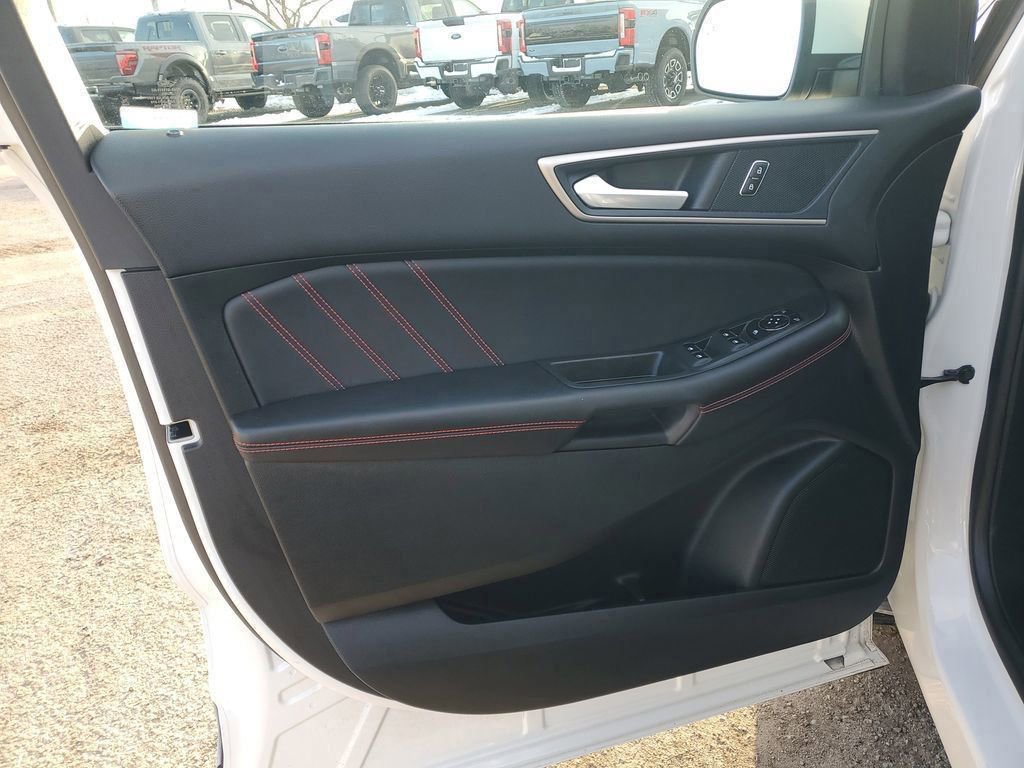 Certified 2022 Ford Edge ST-Line w/ Class II Trailer Tow Package image 14