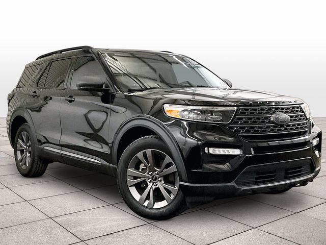 Certified 2021 Ford Explorer XLT w/ Equipment Group 202A AWD/4WD image 2