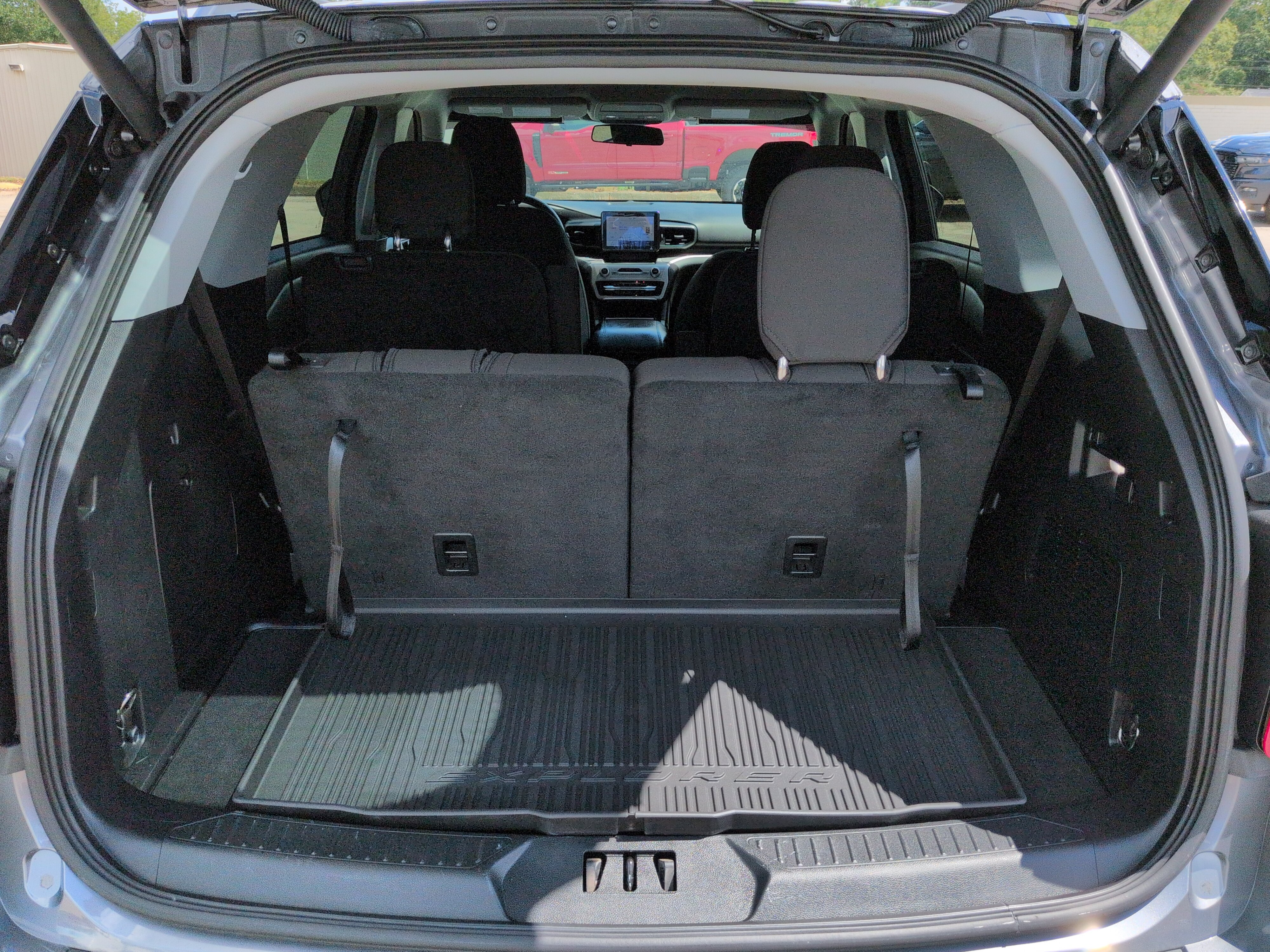 Certified 2022 Ford Explorer XLT RWD image 11
