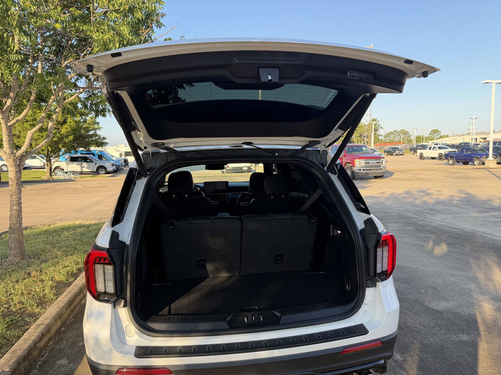 Certified 2025 Ford Explorer ST AWD/4WD image 18