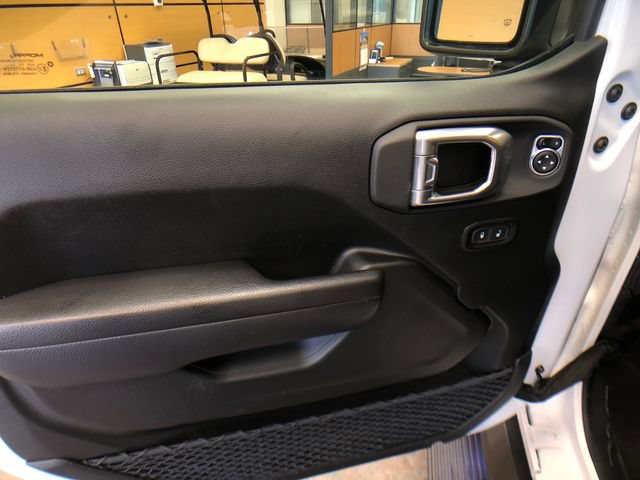 Used 2022 Jeep Wrangler Rubicon AWD/4WD image 11
