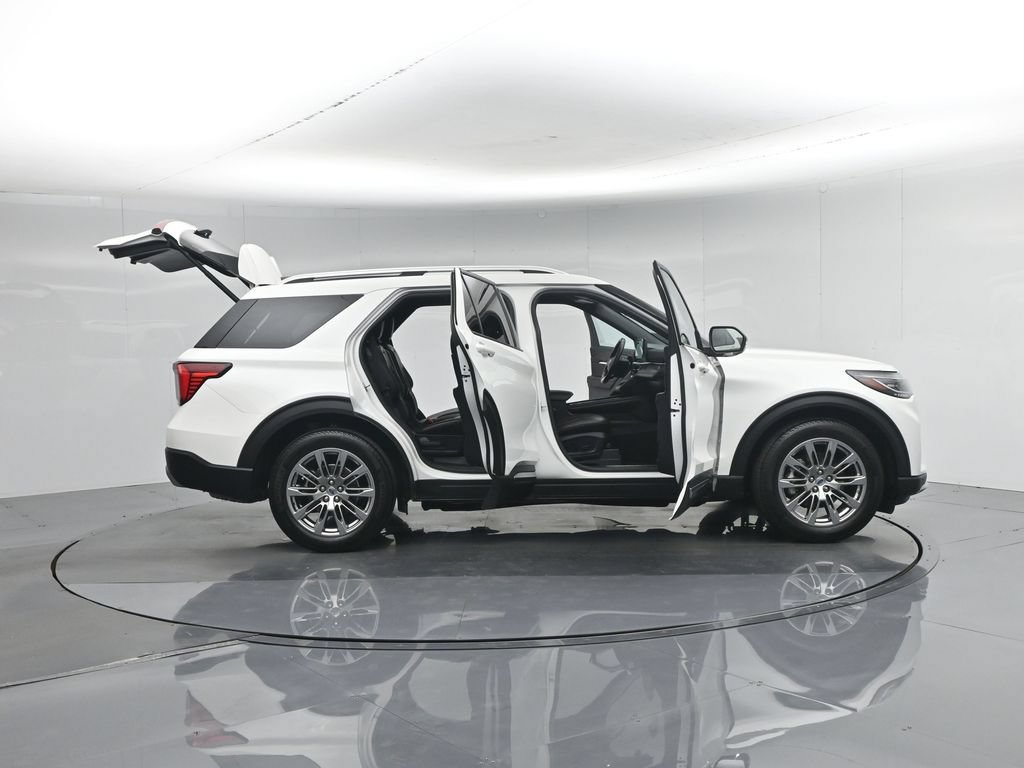 Certified 2025 Ford Explorer Platinum RWD image 5