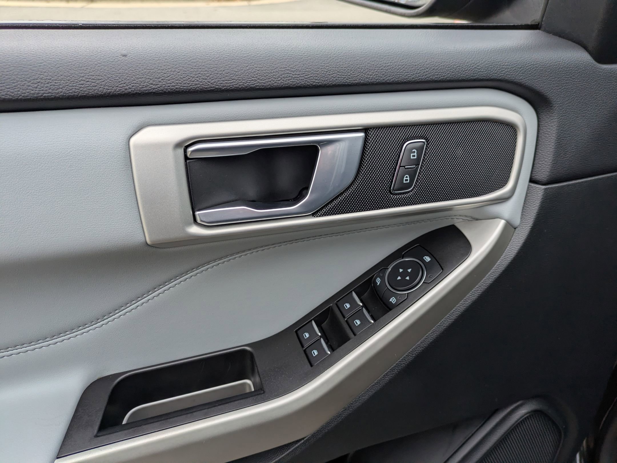 Certified 2022 Ford Explorer XLT w/ Equipment Group 202A image 16