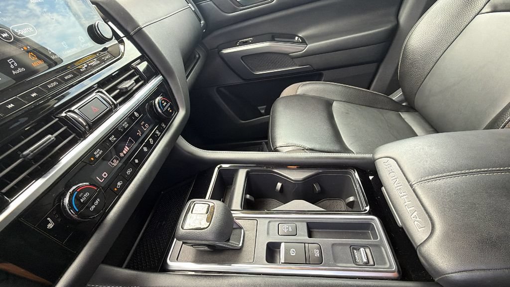 Used 2023 Nissan Pathfinder SL w/ SL Premium Package FWD image 23