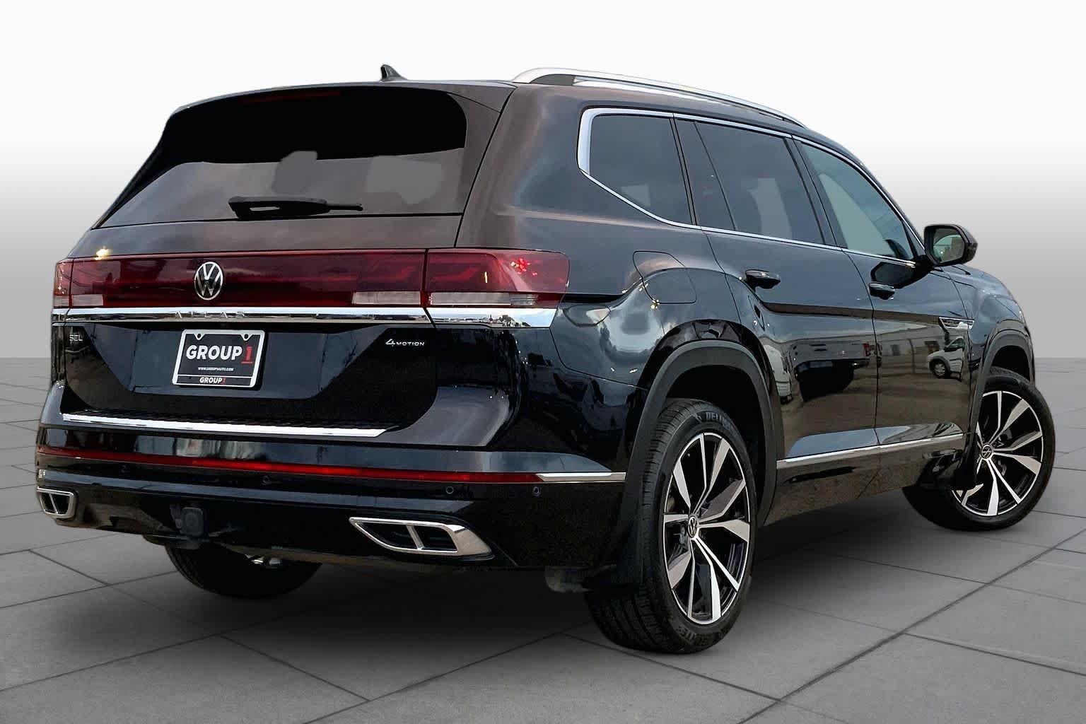 Used 2024 Volkswagen Atlas SEL Premium R-Line AWD/4WD image 12