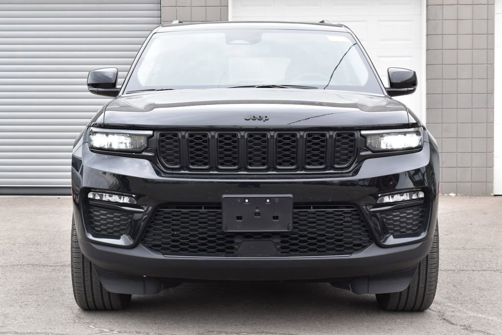 Used 2023 Jeep Grand Cherokee Limited w/ Black Appearance Package image 4