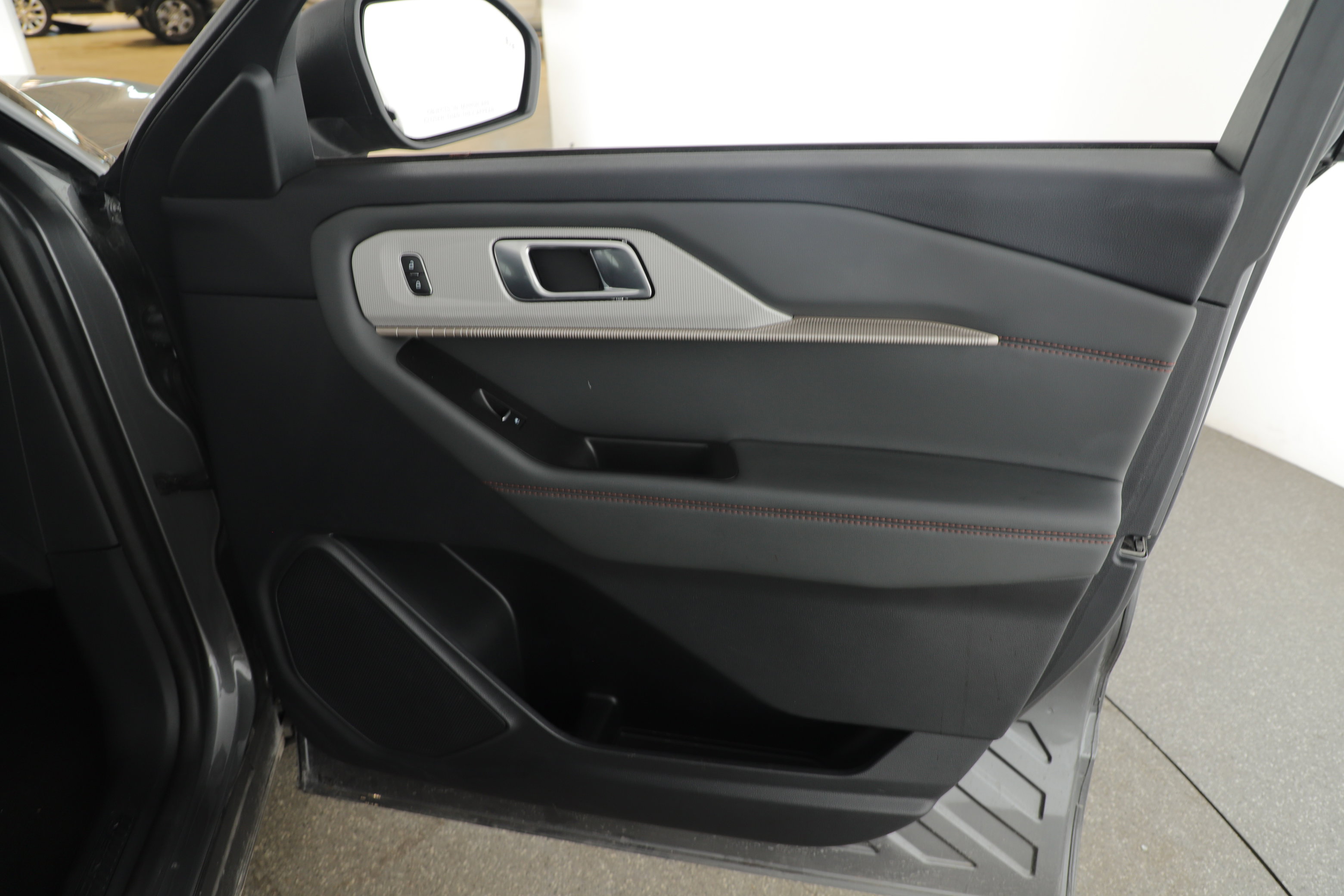 Certified 2025 Ford Explorer Active image 8