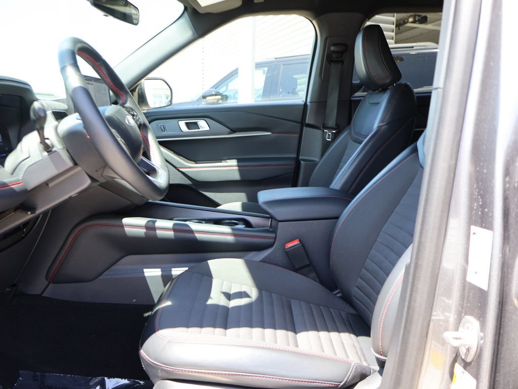 Certified 2025 Ford Explorer ST-Line w/ ST-Line Street Pack AWD/4WD image 25