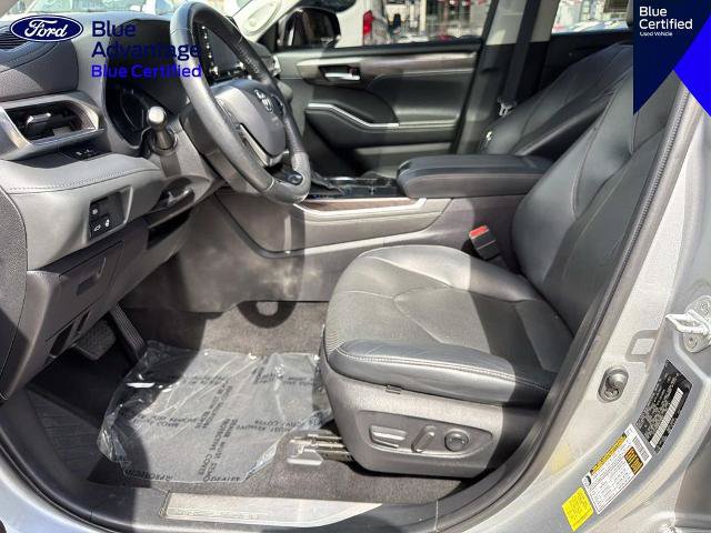 Used 2021 Toyota Highlander Limited FWD image 18
